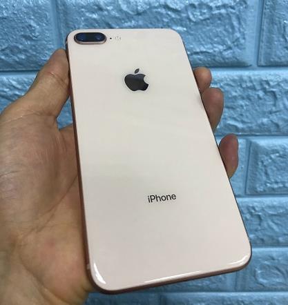 我现在有点后悔买iPhone 8 Plus，外观太落伍了，当个游戏机吧