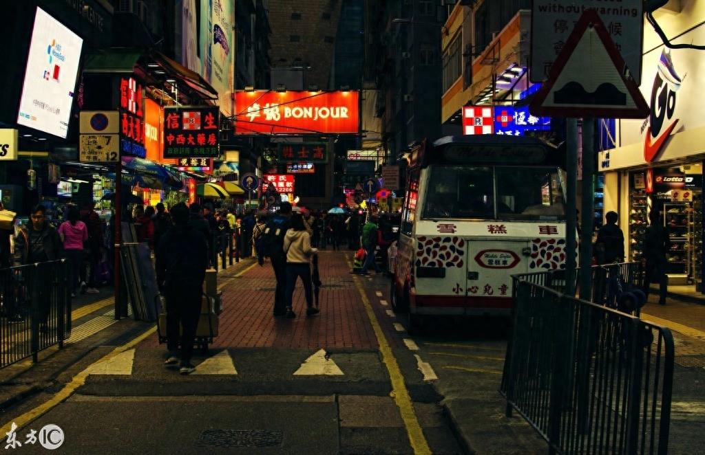 香港旺角：全球人口最密集的地区，港味与港片的不夜城