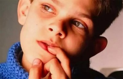 ​孩子经常“啃指甲”，将来大多逃不过“2种结局”，家长别不重视