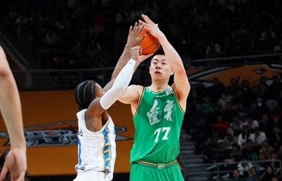 ​8连胜！真比杨鸣强，欧式打法席卷CBA，新帅乌戈终结冠军悬念