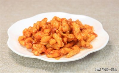 ​厨师长教你做糖醋里脊，2分钟学会调糖醋汁和挂糊技巧，一学就会