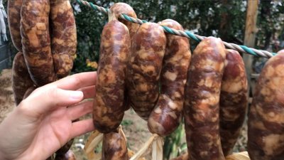 ​想灌香肠的要收藏！这配方我用了15年，没有腥味，腊肠嚼劲十足