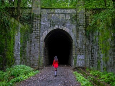 ​在重庆，遇见千与千寻隧道～分分钟穿越