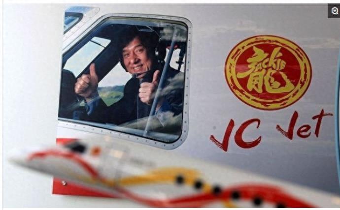 成龙的私人飞机，真是高大上啊