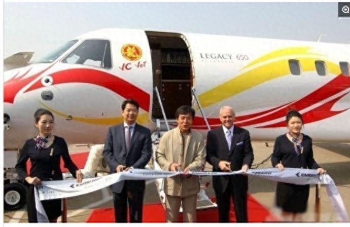 成龙的私人飞机，真是高大上啊