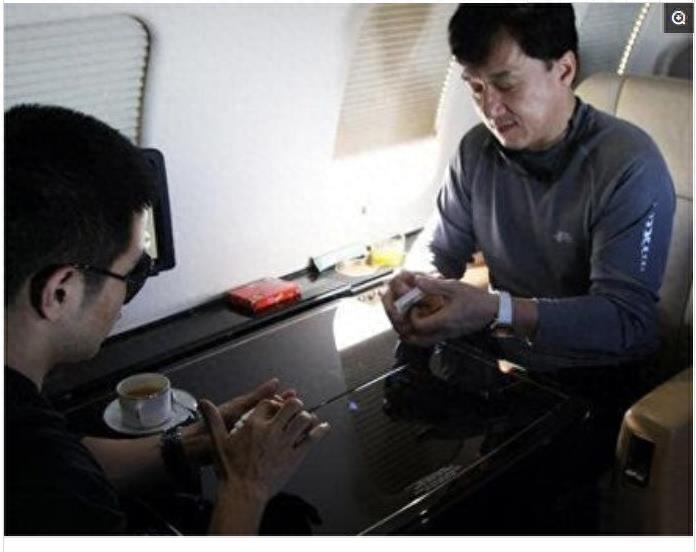 成龙的私人飞机，真是高大上啊