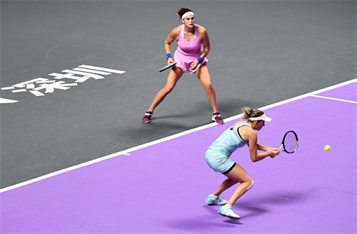 网球——WTA年终总决赛:巴博斯/姆拉德诺维奇胜梅尔滕斯/萨巴伦卡