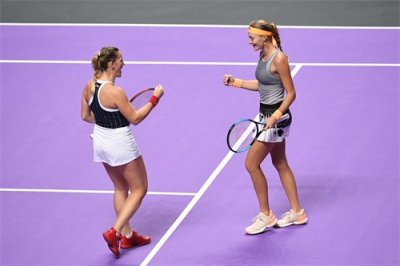 ​网球——WTA年终总决赛：巴博斯/姆拉德诺维奇胜梅尔滕斯/萨巴伦卡