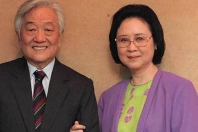 ​琼瑶平鑫涛56年狗血情史：人群中只看一眼就相爱，为结婚以死相逼