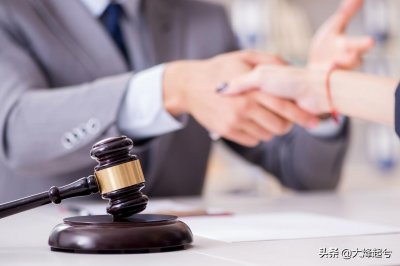 ​劳动仲裁，需要请律师吗？