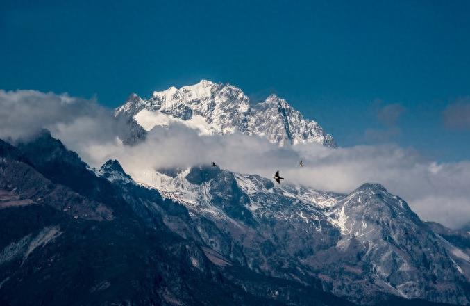 徒步玉龙雪山4680海拔，天朗气清乾坤万里，盖世而独立！