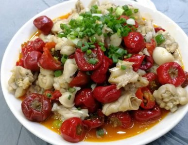 ​泡椒牛蛙的家常做法，肉质滑嫩又鲜美，是下饭的首选菜