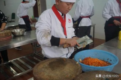 ​如何能成为一个合格的厨师，必会的基本功有哪些？