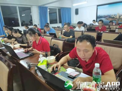 ​宜宾三中艺考生杨宇航：高考成绩优异 清华美院专业分超录取线