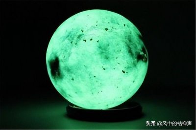 ​福建深山发现发光的“蛇眼石”，能散发出异香，引来大量毒蛇聚集