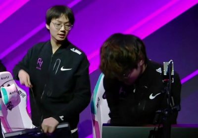 ​小乐言重新做人？阅读《礼仪常识》照片曝光，这是要改邪归正了？