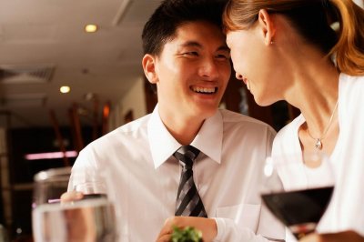 ​男人这些“小动作”，是真爱你还是只想“睡”你