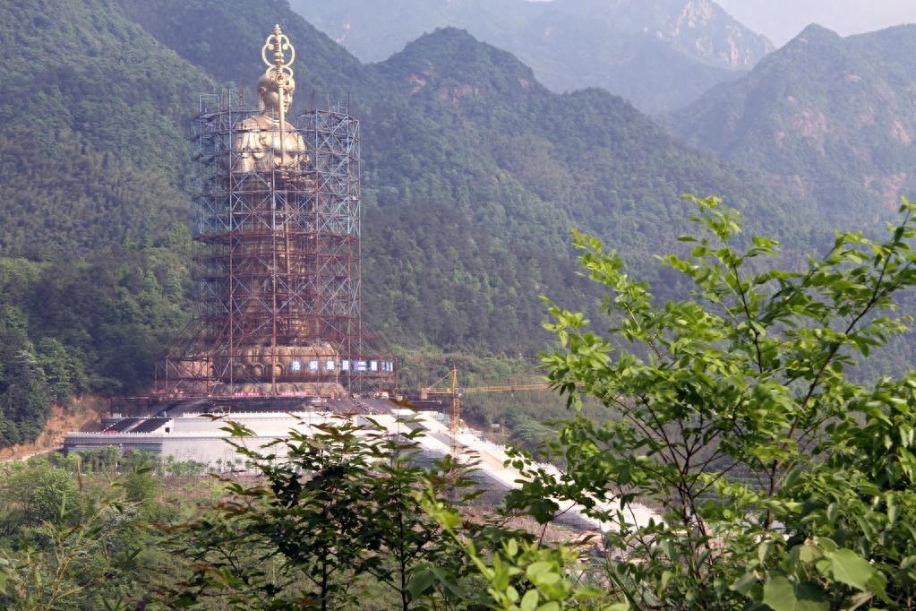 西九华山旅游风景区位于河南省固始县,观赏面积120平方公里