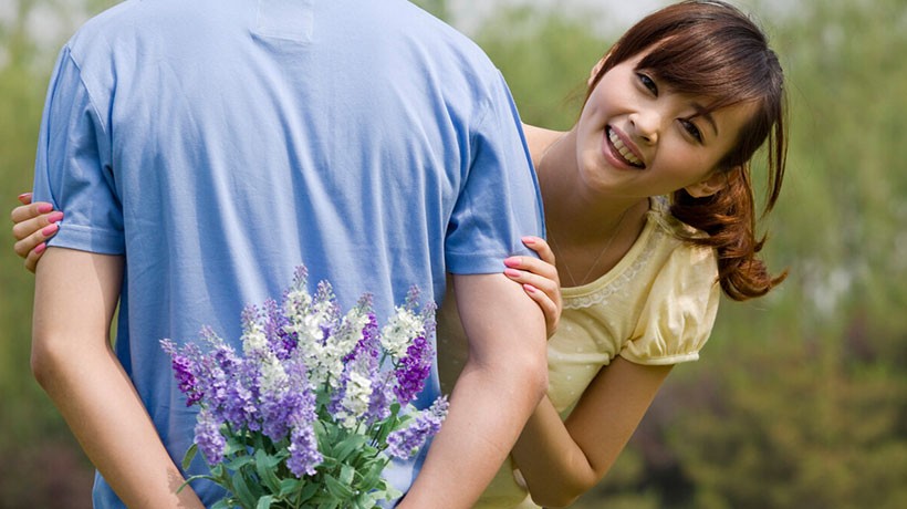 离婚后男人心里还有前妻的表现（前妻在男人心里的地位）