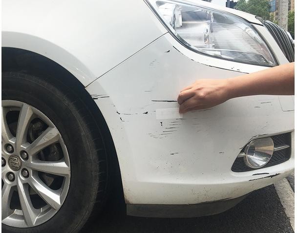 新车被别人刮了点漆怎么办(小刮蹭千万别补漆)
