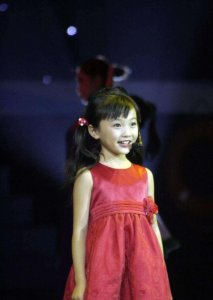 ​林妙可，丰胸门、陪酒门、炫富门，这个饱受污名的孩子值得同情