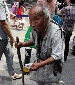 ​15年河南103岁老人沿街乞讨，被发现时称：对不起，给国家抹黑了