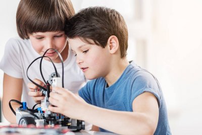 ​年轻人适合学什么技术男孩，现在90后男孩子学什么技术有前途？