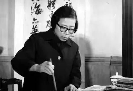 周慧珺书法价格多少钱一尺(周慧珺书法作品大全)-第2张图片-