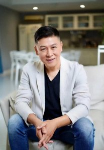 ​胡亚捷：娶演员汤静，婚后生一子，为何与妻子越吵越相爱