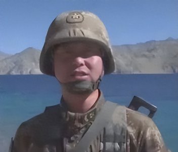 ​还记得4年前踹飞印士兵那个战士吗？他是何军，真人亮相令人佩服