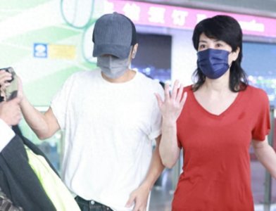 ​复合10年！55岁的王菲为何能被谢霆锋深爱多年，真相俗套又露骨