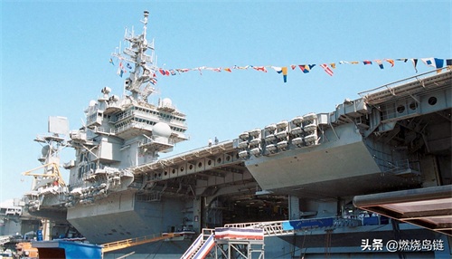 世界常规动力航母的巅峰——已经退役的美国“小鹰”级航空母舰