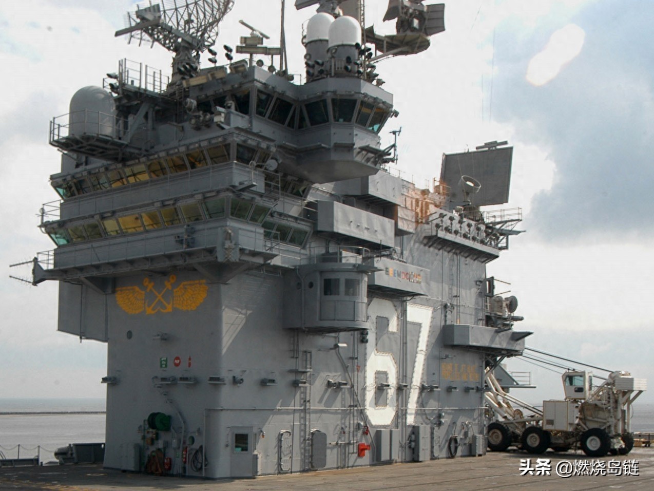 世界常规动力航母的巅峰——已经退役的美国“小鹰”级航空母舰