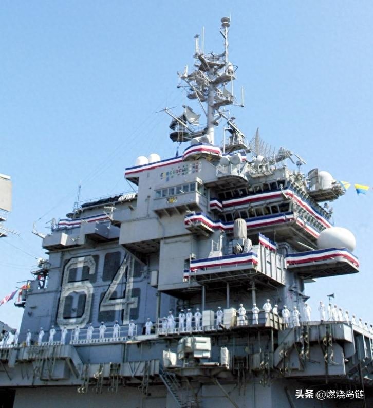 世界常规动力航母的巅峰——已经退役的美国“小鹰”级航空母舰