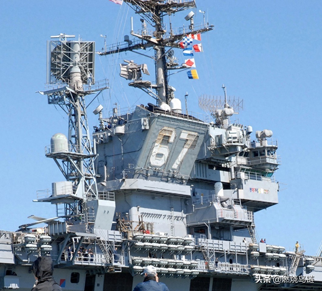 世界常规动力航母的巅峰——已经退役的美国“小鹰”级航空母舰