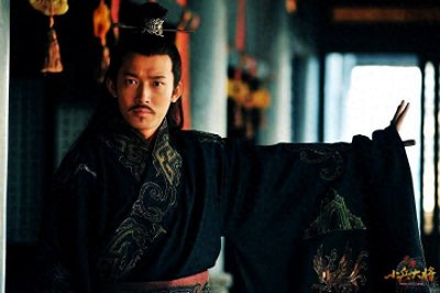 ​江东霸主孙权，面对曹魏和蜀汉，他是如何一步一步称帝的？