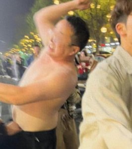 ​昆山再现恶劣打人事件，商铺老板竞对顾客出手，原因令人咋舌