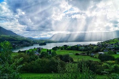 ​揭开尼斯湖的神秘面纱：探索传说与真相