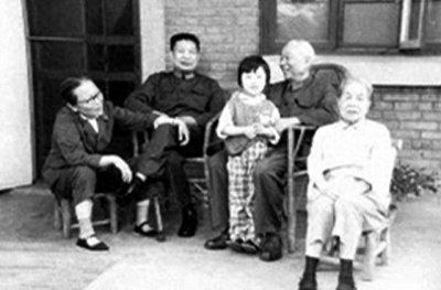 ​开国上将钟期光的夫人为何把女儿送给钟将军前妻抚养？原因很感人