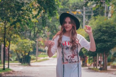 ​主动和妹子聊天第一句说啥？100%让对方回复的聊天技巧