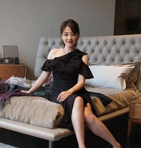 ​梅婷的熊猫眼真有韵味，搭配上大嘴巴，才是顶级享受