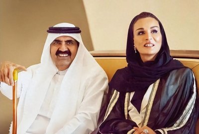 ​卡塔尔太后莫扎：18岁嫁仇人之子，扳倒老国王救出父亲，只穿高定