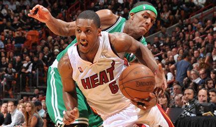 他们曾是詹姆斯的死敌, 如今在NBA无球可打!