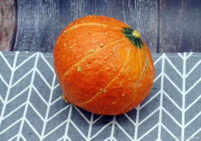 ​南瓜既简单又好吃的做法，孩子每周都要吃一次，比南瓜饼好吃多了