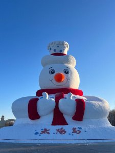 ​太阳岛雪博会新进展！“雪狮子”“八骏踏雪”现雏形，“青花瓷”待上色