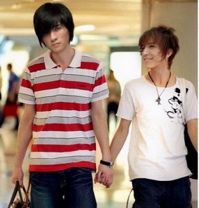 ​著名作家郭敬明身高究竟多高，是1米6、1米5，还是1米4？