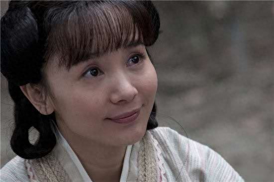 心机婊颂芝,刘钇彤戏里戏外两不同,多才多艺引赞誉