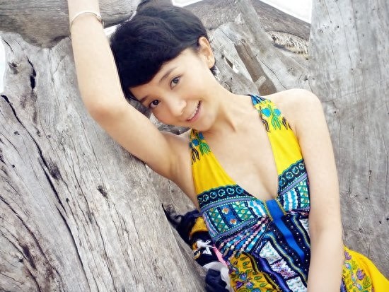 心机婊颂芝,刘钇彤戏里戏外两不同,多才多艺引赞誉