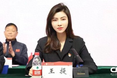 ​带你看看什么叫美女，天花板级别的美女老师