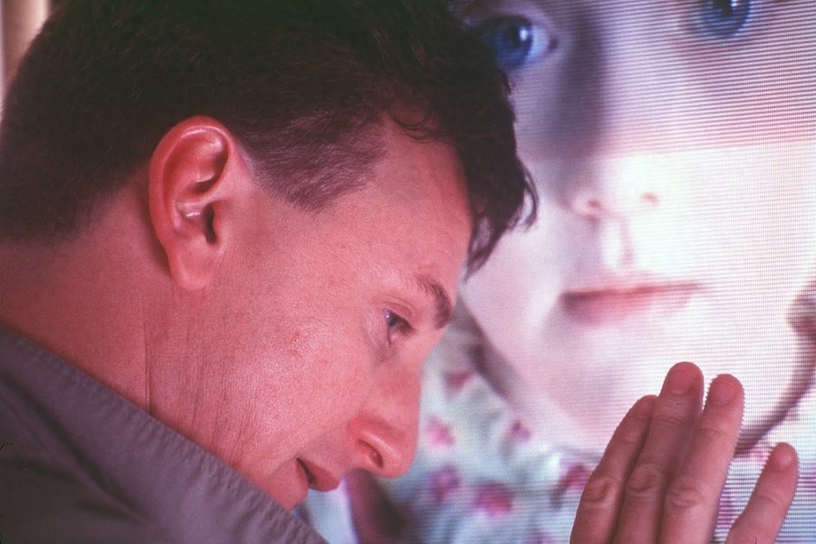 几分钟阅读《我是山姆》，7岁女孩照顾弱智爸爸，却遭到横加阻拦